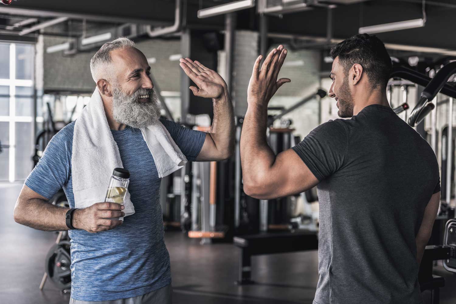 Adobe Stock | Cheerful males are talking to each other in modern gym | Von Yakobchuk Olena Adobe Stock | portrait of young woman | Von SHOTPRIME STUDIO